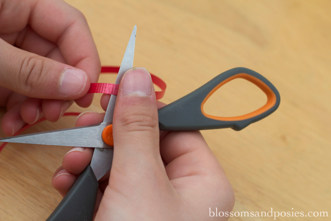 DIY Curling Ribbon Gift Topper Blossomsandposies