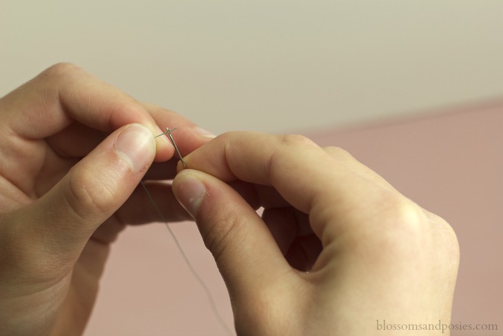 Basic Hand Sewing: How to Thread a Needle 