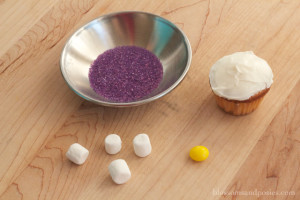Ingredinets to make daisy mini-cupcakes