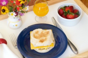 Easy Breakfast in Bed for Kids to Make for Mother's Day! blossomsandposies.com