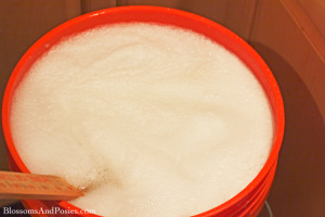Make your own laundry detergent with three ingredients! #frugal #DIY #homemaking