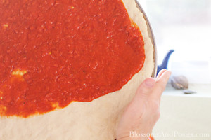 Tip on how to spread tomato sauce evenly on a pizza